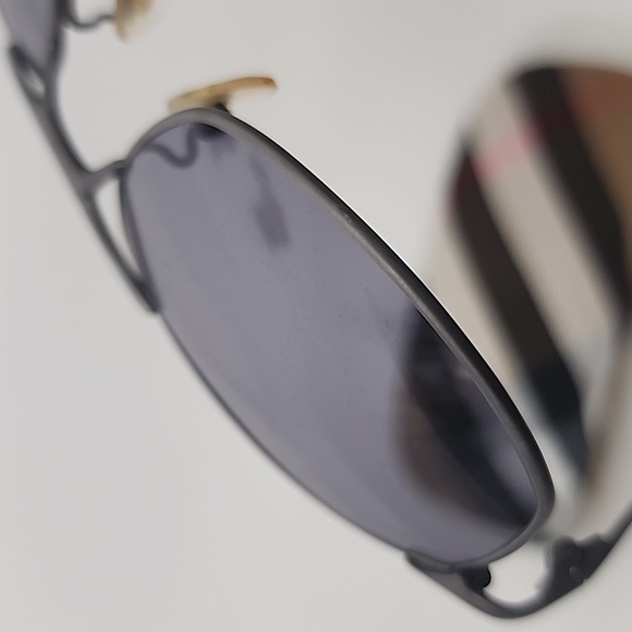 Authentic Burberrys Unisex Sunglasses - Picture 11 of 14